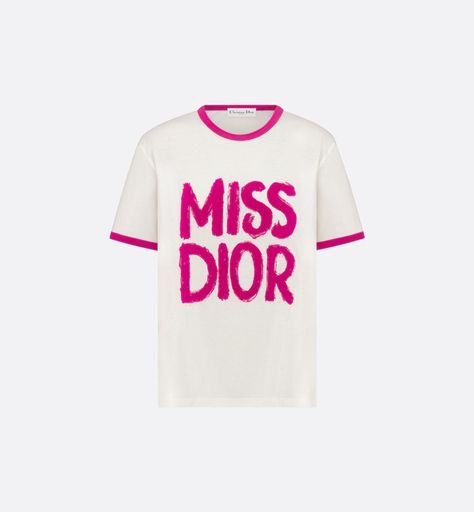 T-Shirt White Cotton and Linen Jersey with Fuchsia Miss Dior Graffiti Motif | DIOR Dior Tshirt, Denim Swimsuit, Dior Star, Maria Grazia Chiuri, Short Denim, Maria Grazia, Short T Shirt, Tuxedo Jacket, Miss Dior