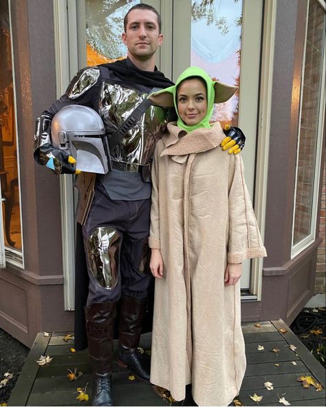 Star Wars Couple Costume, Star Wars Fancy Dress, Partner Costumes, Fun Halloween Outfits, Scary Couples Halloween Costumes, Disfraz Star Wars, Most Creative Halloween Costumes, Mandalorian Costume, Star Wars Halloween Costumes