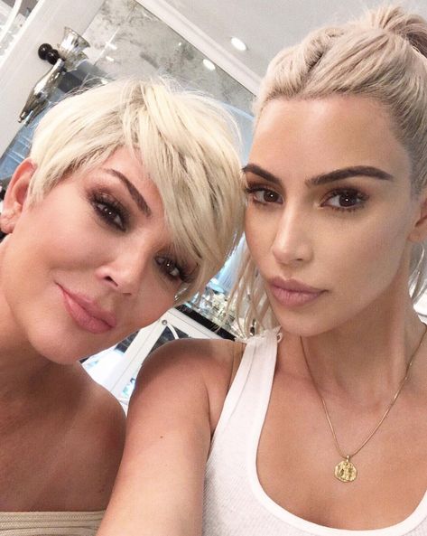 Don’t recreate the celebrities! 35 Tips And Tricks Makeup Artists Won't Tell You Blonde Styles, Kim Kardashian Hair, Kardashian Hair, Kardashian Family, Bleach Blonde, Kim K, Kardashian Style, Kris Jenner, Cindy Crawford