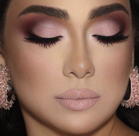 Everyday Eyeshadow, Gold Smokey Eye, Shimmer Eye Makeup, Dark Eyeshadow, Barbie Makeup, Eye Makeup Pictures, Eye Makeup Steps, Vibrant Eyes, Asian Eye Makeup