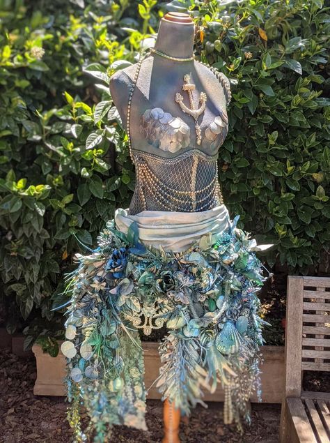 Ocean Corset, Junk Kouture Recycled Fashion, Junk Kouture Ideas, Water Textiles, Water Outfit, Recycled Gown, Mermaid Headdress, Sea Inspired Fashion, Junk Kouture