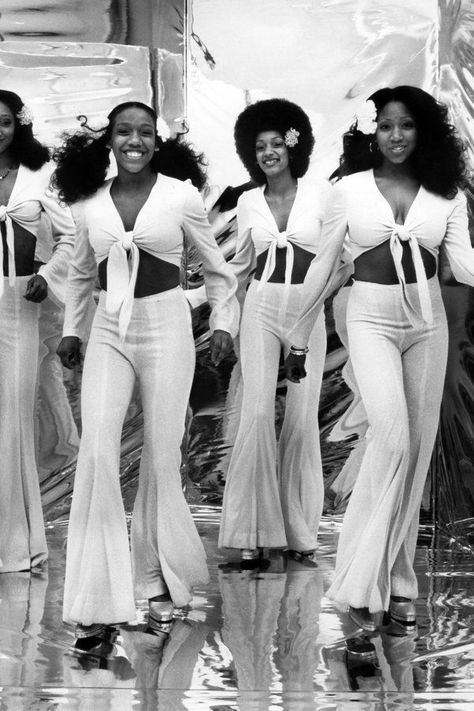 Disco Fashion- Sister Sledge Look Disco, 70s Fashion Disco, Sister Sledge, Four Women, Disco Fashion, Hallowen Costume, 70s Inspired Fashion, Disco Era, 70s Outfits