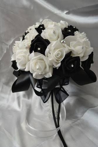 Black Flowers Bouquet, Black Quinceanera Theme, Black Rose Bouquet, Dark Wedding Theme, Black Bouquet, Black And White Wedding Theme, Black Wedding Gowns, Black And White Roses, Quinceanera Themes