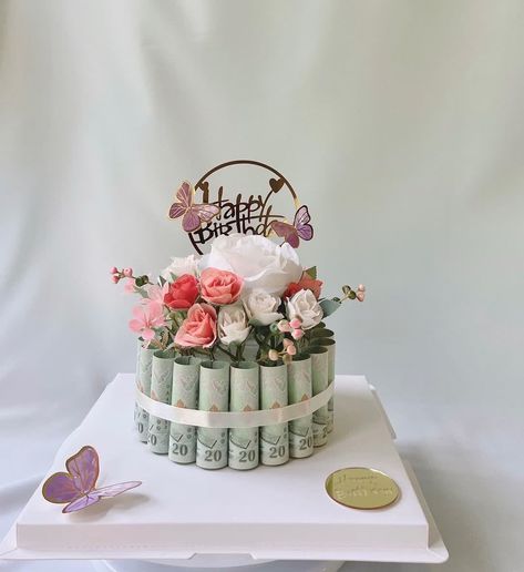 Money Bouquet Box Ideas, Money Hamper Ideas, Diy Clear Gift Boxes, Money Hamper, Flower Money Bouquet Gift Ideas Diy, Money Gift Ideas With Flowers, Money Gift Ideas Wedding, Money Present Ideas, Money Tower