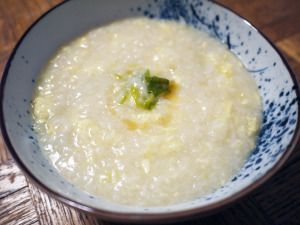 Rice Porridge Japanese Rice Dishes, Jamaican Rice, Bowl Of Rice, Japanese Breakfast, Porridge Recipes, Rice Porridge, Feeling Under The Weather, Under The Weather, Japanese Dishes