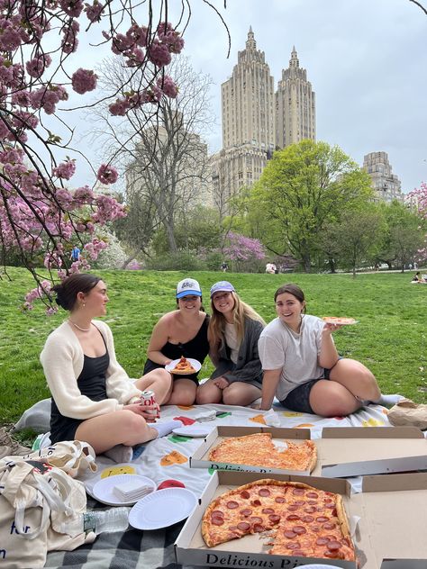 Nyc Picnic, Nyc Aesthetic With Friends, New York Birthday, New York Girls Trip Aesthetic, Best Friends New York Aesthetic, Nyc Bachelorette, Friends New York Locations, Living In New York City Aesthetic With Friends, Central Park Picnic