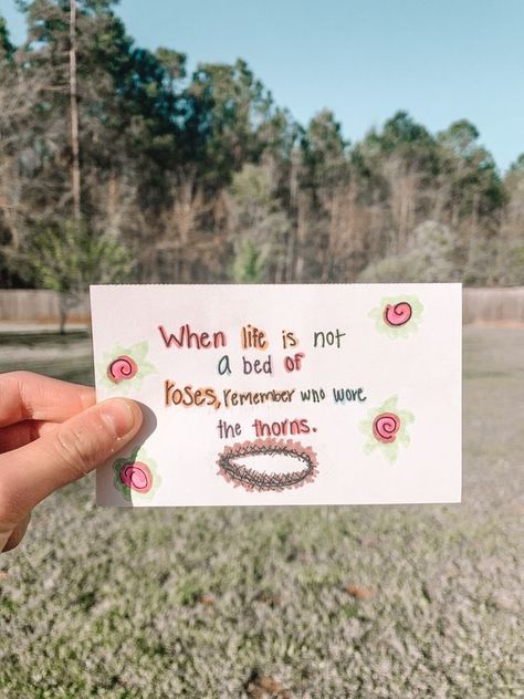 Cute Bible Verse Sticky Notes, Jesus Sticky Notes, Bible Notecards, Jesus Notes, Journal Bible Quotes, Bible Cards, Cute Bible Verses, Bible Doodles, A Bed Of Roses