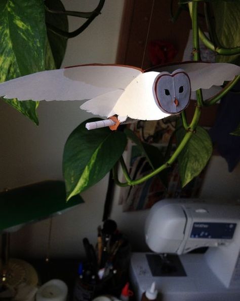 Picture of Paper Mobile: Flying Barn Owl (make several different ones for over gift table) Parade Puppets, Owl Diy, Lanterns Diy, Owl Mobile, Owl Pellets, Owl Templates, Diy Owl, Mood Tone, Flying Owl