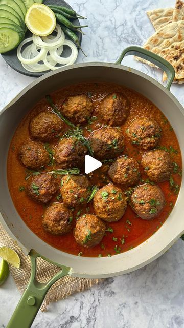 Zubda Malik on Instagram: "KOFTA CURRY (Eid Ul Adha Special)   Kofta curry is a popular and flavorful dish in South Asian cuisine, made with delicious meatballs cooked in a rich and aromatic gravy. The succulent koftas are made with a blend of minced meat and fragrant spices, while the creamy gravy is infused with a mix of onions, tomatoes, and yogurt. This dish is perfect for special occasions or as a comforting meal on a cozy night in. The combination of tender koftas and flavorful gravy makes this dish a crowd-pleaser that will surely impress your family and friends.  Ingredients:  For Koftas: - 1 & 1/2 kg mince (lamb/mutton/beef) - 1 large onion - 2-3 green chillies - 2 inches ginger - 4-5 cloves garlic - 1 & 1/2 tsp salt - 1 tsp chilli flakes - 1 tsp garam masala - 1/2 tsp turmeric - Beef Kofta Curry Recipe, Mutton Kofta Recipe, Minced Lamb Recipes, Pakistani Kofta Recipe, Kofta Recipe Beef, Minced Meat Recipes, Beef Kofta Recipe, Onion Paste, Kofta Curry Recipe