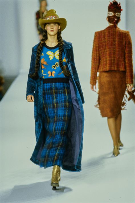 Anna Sui Fall 1998 Ready-to-Wear Collection | Vogue Folkloric Dress, Paul Gaultier Spring, Vintage Runway, 20th Century Fashion, Runway Looks, Anna Sui, Fashion Show Collection, Historical Fashion, 90s Fashion