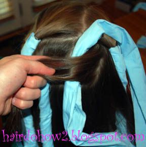 rag curls how-to from a blog of girl hairstyles (braids, twists, curls, etc.) Rag Curls Tutorial, Curling Iron Curls, Rag Curls, How To Style Hair, Heartless Curls, Iron Curls, Beach Waves Hair Tutorial, Curl Tutorial, Overnight Curls