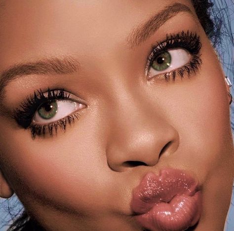 Fenty Cop on Twitter: "hands down one of the most beautiful faces in the entire world… " Pout Face, Rihanna Riri, Most Beautiful Eyes, Bad Gal, Rihanna Fenty, Fenty Beauty, Kate Moss, Cute Makeup, Aesthetic Makeup