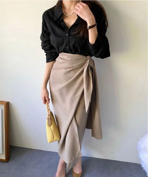 Wrap Skirt Outfit, Satin Wrap Skirt, New Hijab, Satin Skirt Outfit, Long Wrap Skirt, Classy Skirts, Long Pencil Skirt, Mode Kimono, Wrap Clothing