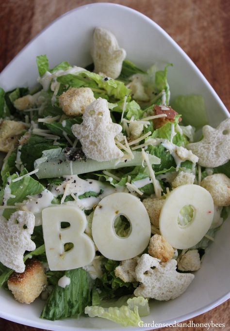 Ghostly Caesar Salad - Garden Seeds and Honey Bees Halloween Ceasar Salad, Halloween Salad Ideas, Halloween Salad, Halloween Dinners, Halloween Dinner Ideas, Halloween Eats, Salad Garden, Summer Halloween, Dinner Halloween