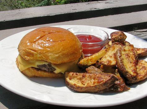 Steak N Shake Garlic Cheeseburger Copycat Garlic Burger Recipe, Steak N Shake, Butter Burgers, Garlic Spread, Shake N Bake, Hamburger Patties, Older Sister, Copycat Recipe, Garlic Sauce