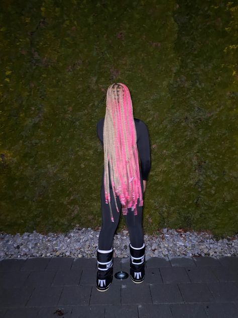 Blonde And Pink Knotless, Blonde And Pink Hair Braids, Pink And Blonde Boho Braids, Blond And Pink Braids, Half Pink Half Black Braids, Pink Blond And Black Braids, Blonde And Pink Box Braids, Peakaboobraids Pink And Black, Braid Combos