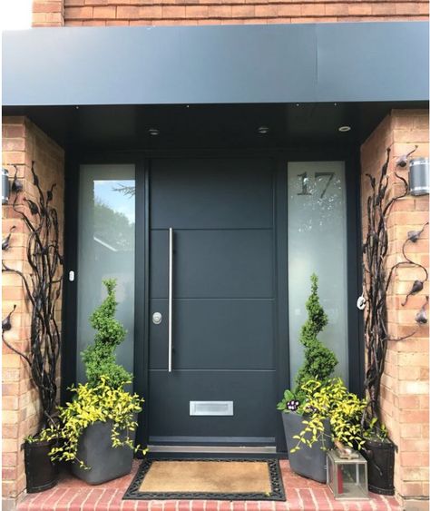 Anthracite grey RAL7016 modern front door with 2 obscure glazing side panels. Exterior House Doors, Modern Entrance Door, Contemporary Front Doors, Modern Entrance, Modern Front Door, Casa Country, Front Door Porch, Entrance Door Design, Exterior Front Doors