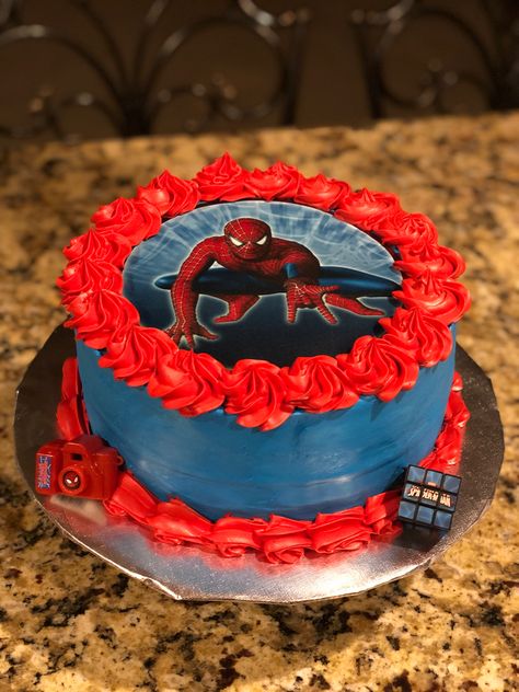 Spiderman Buttercream Cake Ideas, Round Spiderman Cake, Spiderman Birthday Cake Buttercream, Simple Spiderman Cake, Spiderman Cake Ideas Easy, Fruit Cake Design, Superman Cakes, Spiderman Birthday Cake, Spiderman Birthday Party