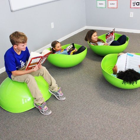 Seating Living Room, Flexible Seating Classroom, Alternative Seating, Classroom Seating, Modern Classroom, Living Room Layout, Classroom Layout, Flexible Seating, New Classroom