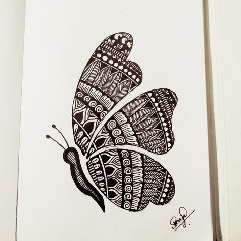 Mandala Art Butterfly Design, Mandala Art Ideas Creative Easy, Mandala Drawing Butterfly, Rangoli Butterfly, Doodle Art Butterfly, Butterfly Mandala Design, Art Of Butterfly, Butterfly Mandala Art, Mandala Butterfly