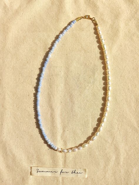 Half Pearl Half Bead Necklace, Blue Bead Necklace Ideas, Half Pearl Necklace, Pearl Necklace Aesthetic, Pearl And Bead Necklace, Beaded Pearl Necklace, Surf Necklace, Jewelry Ocean, Surf Jewelry