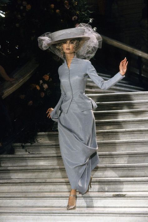 Christian Dior Spring 1998 Couture, Dior Spring 1998, 1998 Couture, Robes Glamour, Drip Drop, Collection Couture, Afrikaanse Mode, Christian Dior Haute Couture, Paris Mode