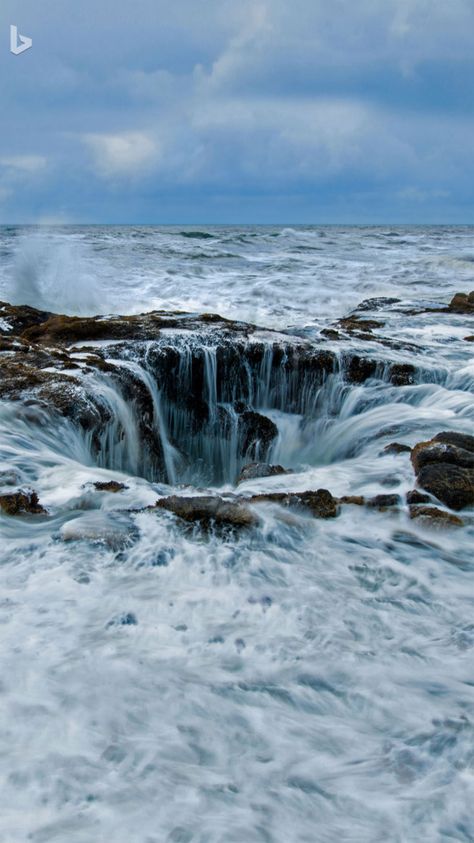 Thor’s Well at Cape Perpetua, off Oregon coast Thors Well, Drain Pipe, Oregon Coast, Landscape Wallpaper, Planet Earth, Niagara Falls, Thor, Drain, Oregon