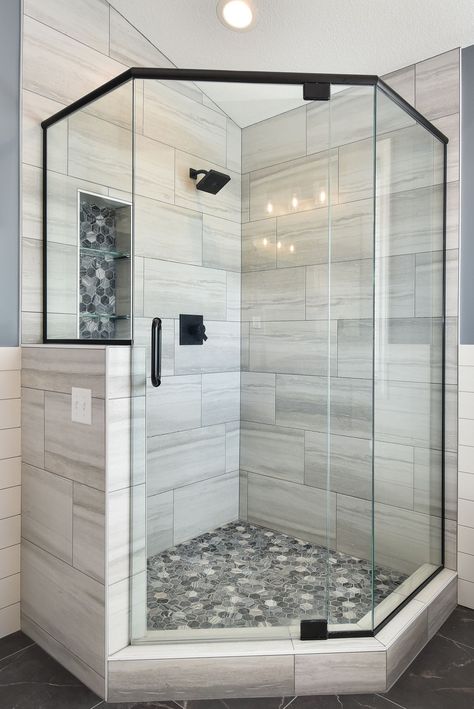 Medium Bathroom Design, Stand Up Bathroom Ideas, Shower Styles, Master Shower Remodel Before And After, Small Modern Bathroom With Tub Remodeling Ideas, On Suite Bathroom Ideas, Owner Suite Bathroom Ideas, Owners Bathroom, Enclosed Walk In Shower Ideas