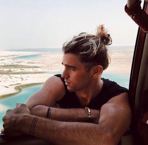 Jay Alvarez Jay Alvarez, Jay Alvarrez, Trendy Mens Hairstyles, Surfer Guys, Man Buns, Surfer Boys, Alexis Ren, Hair Styles Men, Men Haircut Styles