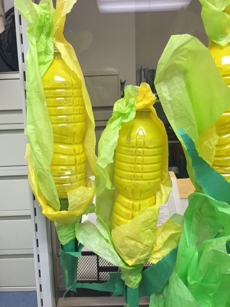 Corn, made from water bottles and colored tissue Western Themed Parade Floats, Corn Parade Float Ideas, Ffa Parade Floats, Farm Float Ideas, 4h Educational Display Ideas, Ffa Homecoming Float, Farm Vacation Bible School, 4h Float Ideas, 4-h Fair Booth Ideas