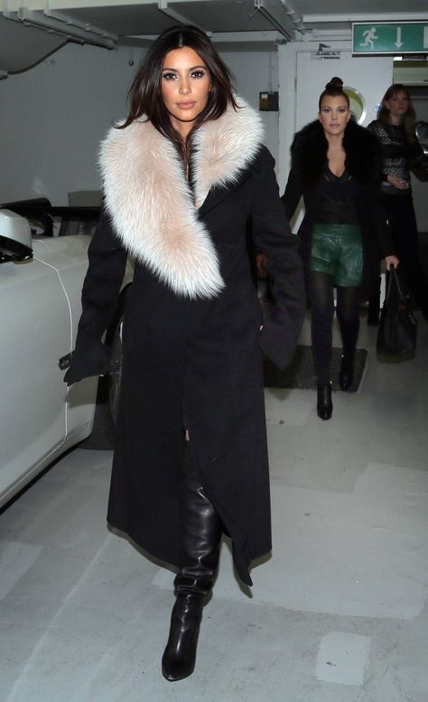 Kim Kardashian Outfits, Kim K Style, Fur Trim Coat, Kardashian Outfit, Kim Kardashian Style, Winter Vest, November 8, Kardashian Style, Looks Chic