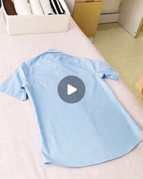 How To Fold Shorts, Laundry Diy, Konmari Folding, T Shirt Folding, Fold Clothes, Origami Love, Shirt Folding, Clothes Organization Diy, Folding Clothes