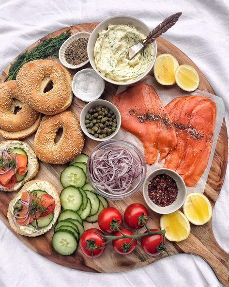 Smoked Salmon Bagel Brunch Board - Nourish & Tempt Starters Recipes Christmas, Bagel Brunch, Christmas Breakfast Ideas, Salmon Platter, Brunch Board, Smoked Salmon Bagel, Salmon Bagel, Crunchy Chickpeas, Grilled Prawns