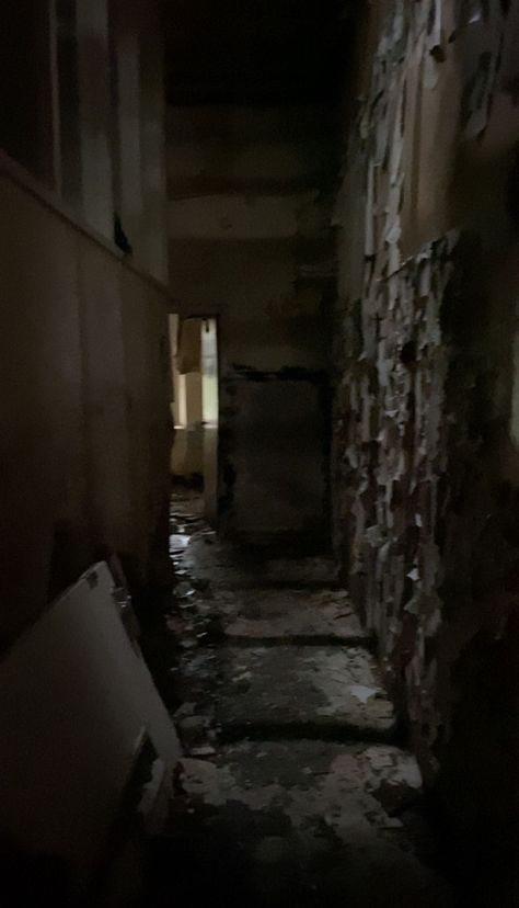 Abondend Places Aesthetic, Abounded Place, Abondent Places, Abandoned House Aesthetic, Abandon Aesthetic Dark, Abandoned Places Aesthetic, Scary Abandoned Places Aesthetic, Abandoned Places Aesthetic Night, Spooky Abandoned Places