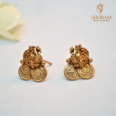 Real Gold look southindian bridal kasul mala Whatsapp 9030271018 #spjkasul #spjnakshi Gold Studs Earrings Indian Antiques, Decent Jewellery, Small Gold Earrings, Pretty Gold Necklaces, Temple Jewellery Earrings, Temple Jewelry Necklace, Antique Gold Earrings, Gold Jewels Design, Black Beads Mangalsutra Design