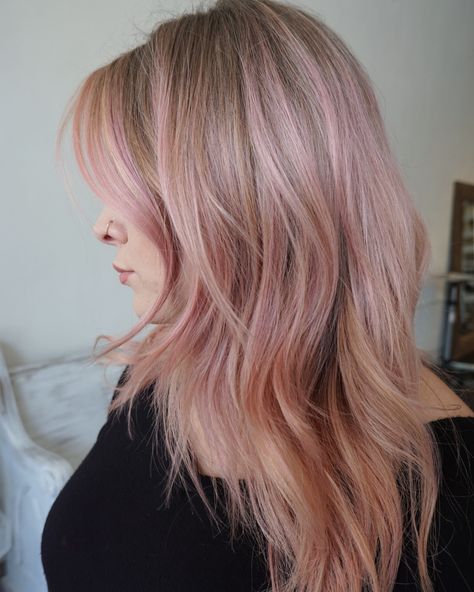 Pink Tips On Blonde Hair, Soft Pink Hair, Peach Blonde, Mommy Hairstyles, Light Pink Hair, Pink Blonde Hair, Pink Hair Dye, Dirty Blonde Hair, Brown Hair With Blonde Highlights