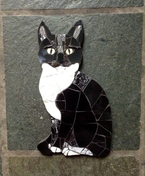 Cat created by Wendy's Mosaic Designs Mosaic Cats, Mosaic Templates, Cat Mosaic, Mosaic Art Diy, Mosaic Pots, Mosaic Animals, Mosaic Garden Art, Mosaic Birds, Mosaic Art Projects