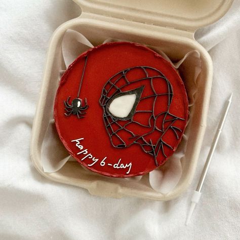 Cake Designs Spiderman, Spider Man Bento Cake, Cake Inspo For Men, Spiderman Bento Cake, Cakes For Him Men Birthday, Man Birthday Cakes, Birthday Cake For Men Ideas, Bento Cake For Men, Diy Spiderman Cake