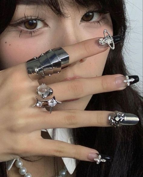 Vivienne Westwood Ring, Nails Y2k, Vivienne Westwood Jewellery, Y2k Nails, Y2k Jewelry, Really Cute Nails, Funky Jewelry, Chrome Nails, Gothic Jewelry