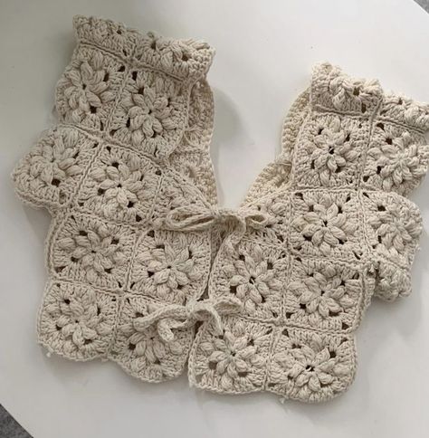 Crochet Ideas Clothes, Crochet White, Mode Crochet, Crochet Design Pattern, Crochet Inspo, Flower Crochet, Crochet Fashion Patterns, Crochet Design, Crochet Vest