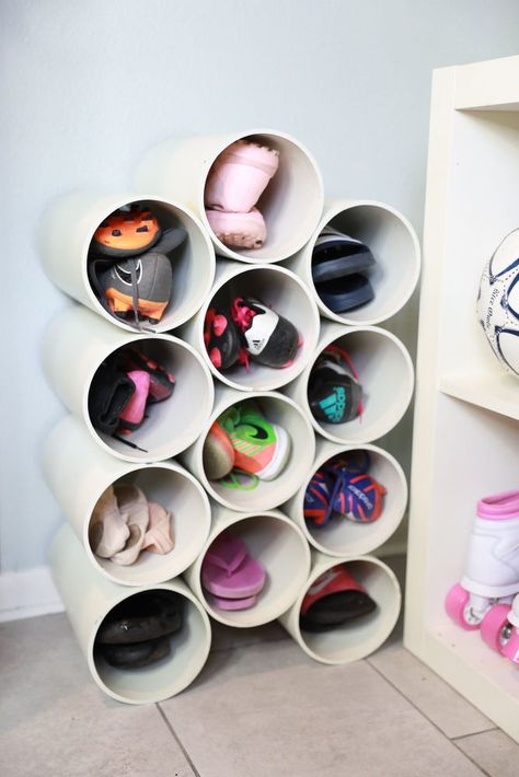 Winter Gear Organization, Shoe Organization Diy, Diy Shoe Storage, Pvc Projects, Diy Shoe, Workshop Organization, Storage Hacks, Pvc Pipe, Shoe Organizer