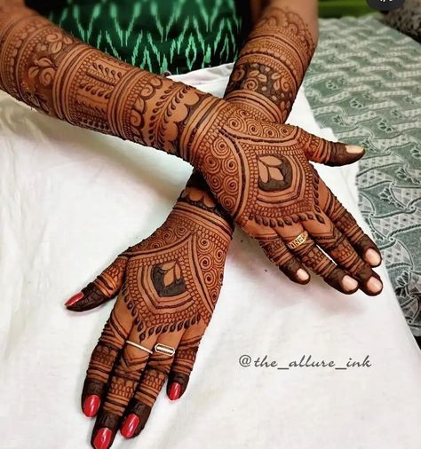 Full Hand Backside Mehndi Designs, Back Side Bridal Mehendi Design, Full Hand Mehndi Designs Back Side, Pakistani Bridal Mehndi Designs, Back Hand Henna Design, Back Hand Henna, Mehndi Bridal, Bridal Mehandi, Mehndi Designs Bridal Hands