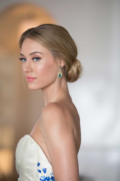 Emerald Drop Earrings, Unique Wedding Hairstyles, Wedding Bun, Wedding Hair Up, Hairdo Wedding, Bridal Hair Updo, Mode Boho, Wedding Hair Inspiration, Penteado Cabelo Curto