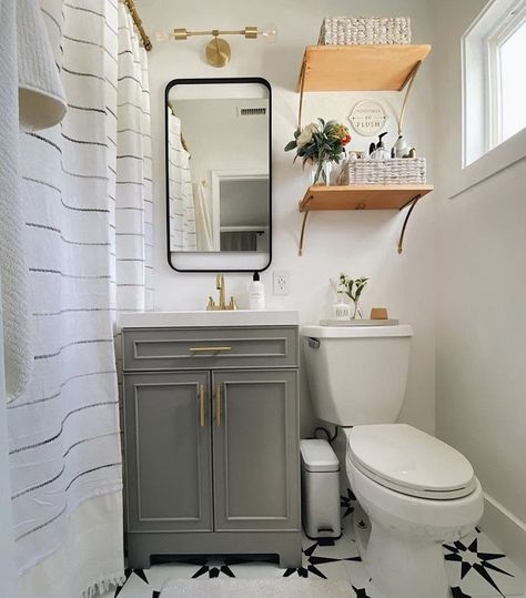 It is truly incredible what a little elbow grease, peel and stick tile and some paint can do for a small bathroom. My friend wanted to the classic black, white with a hint of green and gold for her small master bathroom. I tried to make it as magical as I could as she is not renovating anytime soon. We even DIY'ed a pipe and flange towel rack on the side wall she wasn't using before. No wall space left untouched when dealing with a bathroom of this size. Full before and after over on my channel! Rachel Metz, Diy Small Bathroom Makeover, Small Shower Curtain, Diy Small Bathroom, Room Signage, Small Bathroom Diy, Diy Towels, Towel Rod, Small Showers