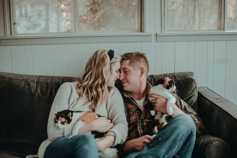 Family Picture With Cat, Christmas Card Photo Ideas For Couples With Cats, In Home Couples Session With Dogs, Family Photos With Cats, Cat Photoshoot With Owner, Couple With Cat Aesthetic, At Home Christmas Photos, Cat Family Photo, Cat Family Portrait