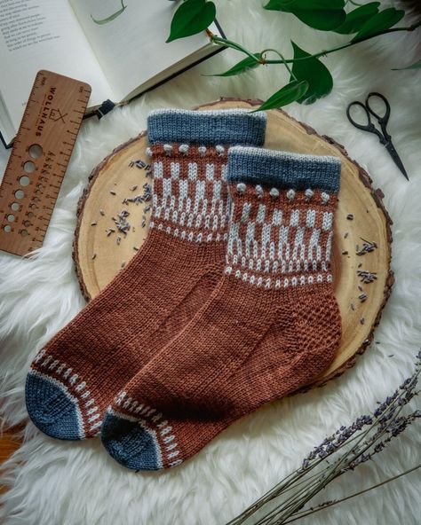 Shawna (@fromshawna) • Instagram photos and videos Sock Knitting Pattern, Colorwork Knitting Patterns, Kids Garments, Crochet Knit Stitches, Colorwork Knitting, Sock Knitting, Hand Knit Socks, Sock Knitting Patterns, Sock Patterns