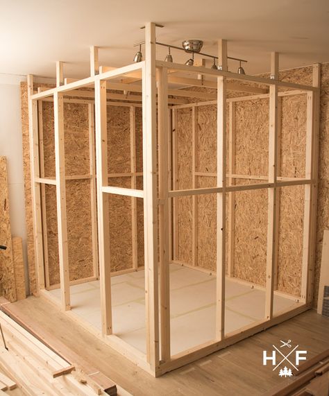 Finnische Sauna im Eigenbau - der Wandaufbau | Handgemacht & fussgegangen Sauna Keller, Sauna Bathroom Design, Acoustic Panels Diy, Diy Sauna, Building A Sauna, Home Recording Studio Setup, Sauna Diy, Sauna House, Indoor Sauna