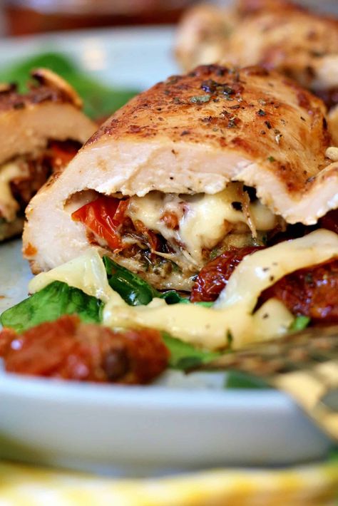 Chicken With Sundried Tomatoes, Sundried Tomato Chicken, Stuffed Chicken Breast Spinach, Fancy Dinner Recipes, Stuffed Chicken Breast, Sundried Tomatoes, Grilled Chicken Recipes, Stuffed Chicken, Sun Dried Tomatoes