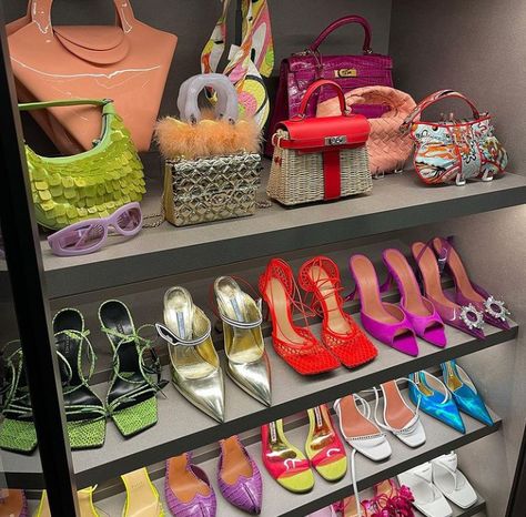 Kylie Jenner Closet, House Fever, Stile Kylie Jenner, Estilo Kardashian, Dr Shoes, The Blonde Salad, Luxury Closet, Dream Homes, Shoe Game