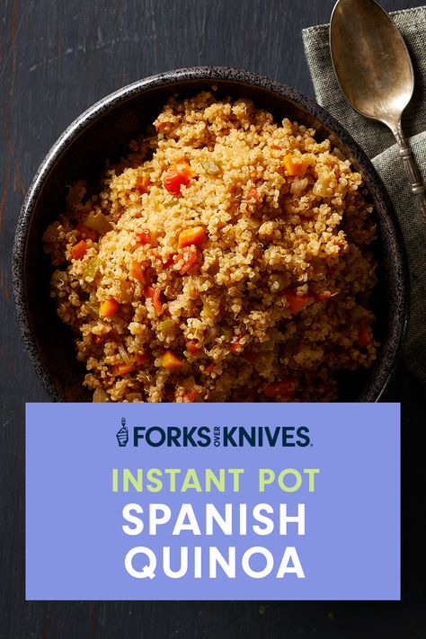 Spanish Quinoa, Cooking Quinoa, Low Fat Vegan Recipes, Instant Pot Quinoa, Healthy Vegan Diet, Vegetable Medley, Cooking Courses, Chopped Carrots, Quinoa Recipes